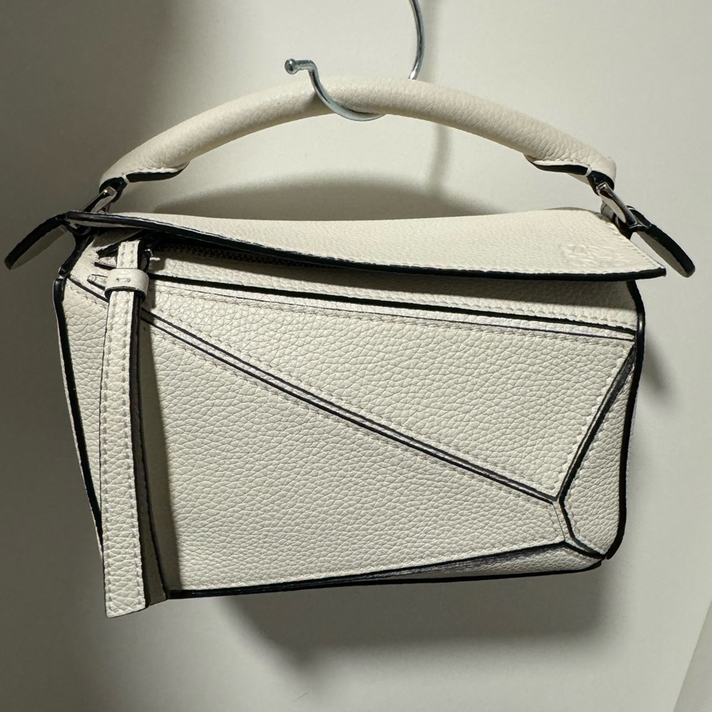 Loewe Mini Puzzle Bag White 2022 Collection. Excellent Condition.No visible sign